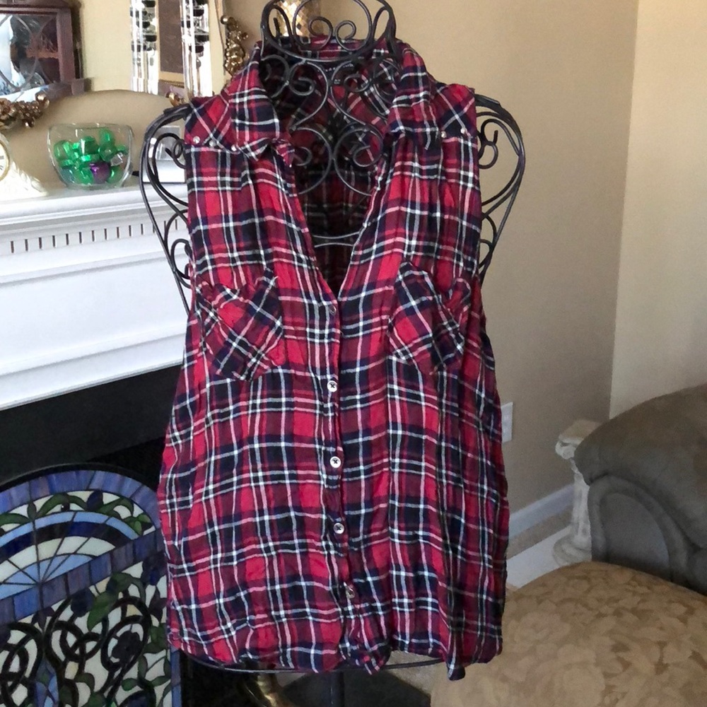 Red Plaid Sleeveless Button-up